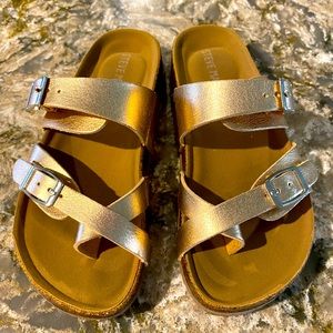 Little girls size 11 Steve Madden gold metallic, worn once